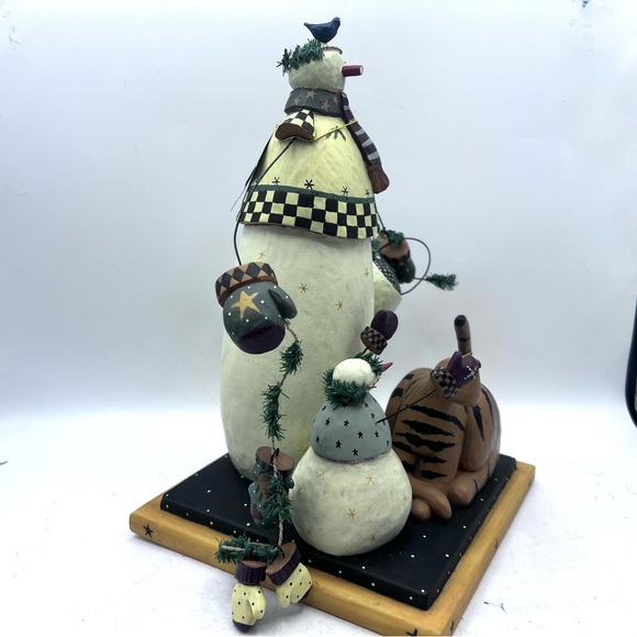 Willieraye Studio.  Hanging Mittens Out to Dry.  WW2370.   Yr 2000.   11 in tall - Picture 5 of 10